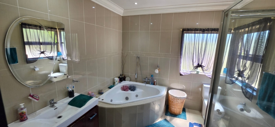 4 Bedroom Property for Sale in Buffelspoort Eco Estate North West